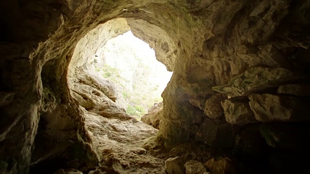 探索山洞穴视频下载