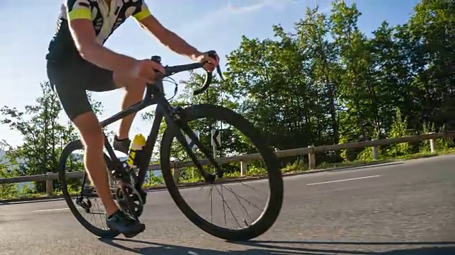 公路自行车赛艰苦的视频素材