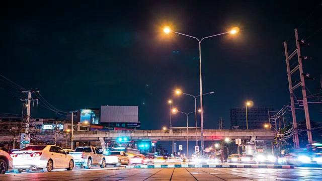 夜间交通枢纽和城市生活，曼谷，泰国视频素材