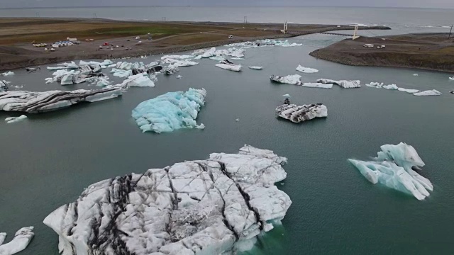 用4K无人机拍摄冰岛Jokulsarlon冰川泻湖视频下载
