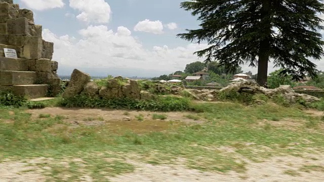古建筑附近的巴格拉提庙-格鲁吉亚，库塔伊斯视频素材