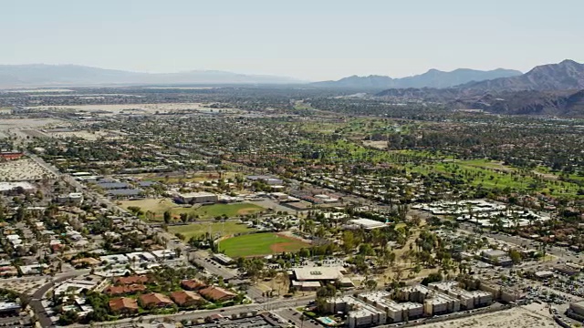 鸟瞰图沙漠绿洲城市棕榈泉加利福尼亚视频素材