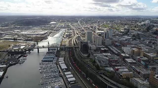 塔科马华盛顿航空飞离城市视频素材