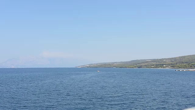 航行亚得里亚海到克罗地亚的布拉克岛视频下载