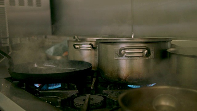 锅和煎锅视频素材