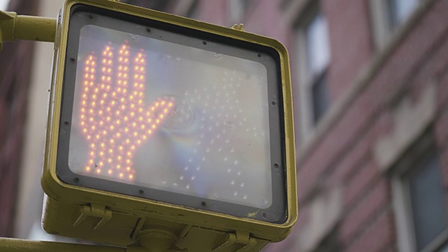 美国十字路口的交通灯视频素材