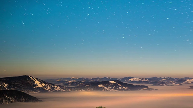 喀尔巴阡山脉的银河时光流逝视频素材