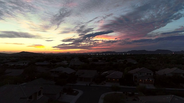 郊区上空五彩缤纷的亚利桑那州天空视频素材