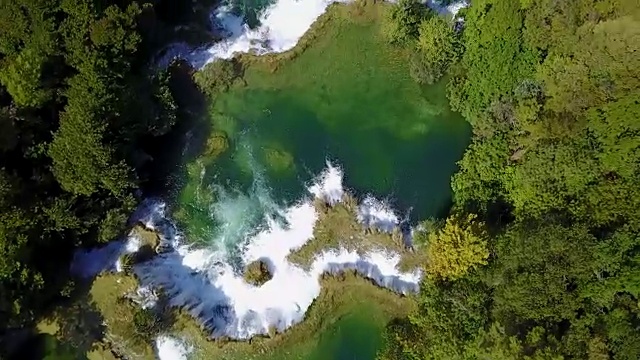 美丽的河瀑布视频下载