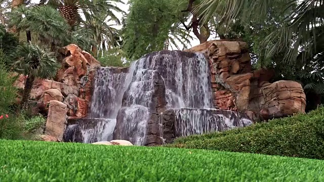 后院的瀑布视频下载