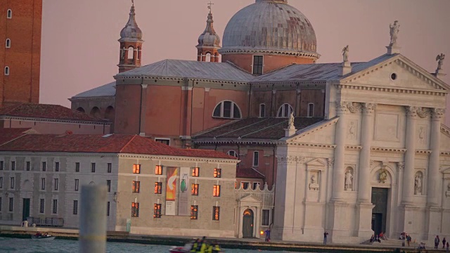 意大利威尼斯港口一座教堂的圆顶视频下载