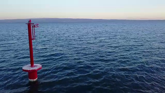 飞越水面视频下载