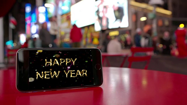 新年快乐，纽约时代广场庆祝智能手机的人群视频下载