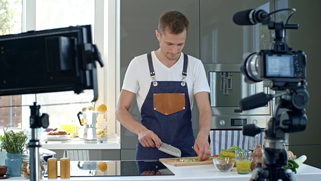 厨师切菜烹饪视频博客视频素材