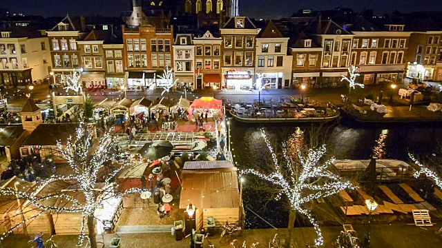 人们在荷兰莱顿享受圣诞市场视频下载