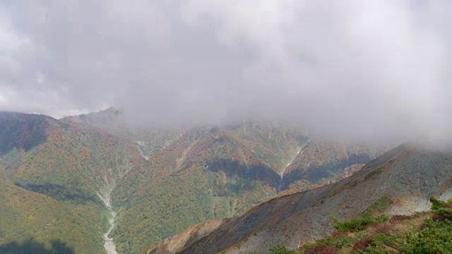 延时:白波山脉与秋红叶日本长野视频下载