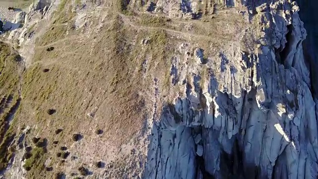 岩石和海上立交桥视频下载