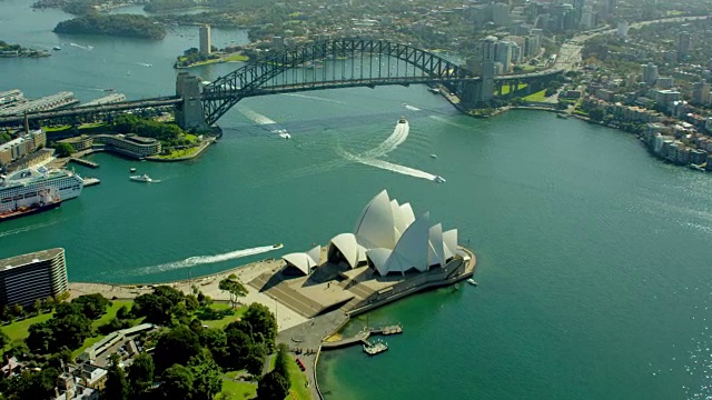 鸟瞰图悉尼歌剧院和大桥视频素材