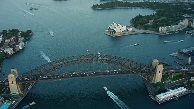 鸟瞰图歌剧院和悉尼海港大桥视频素材