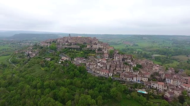 法国米迪比利牛斯山上的村庄视频素材