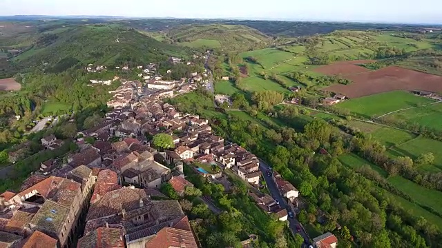 日落在Cordes sur Ciel，一个法国的中世纪小城市视频素材