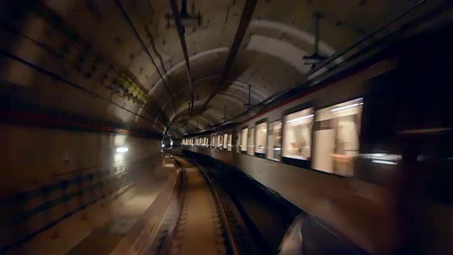 隧道列车速度视频下载