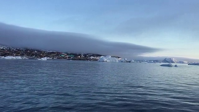 格陵兰岛北冰洋上的冰山视频素材