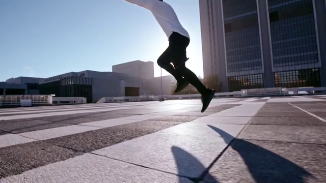 跑酷在城市空间视频素材