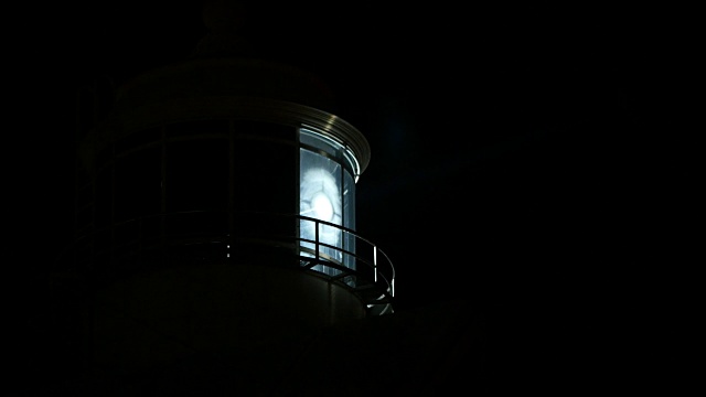 三陟，晚上的韩国灯塔。视频下载