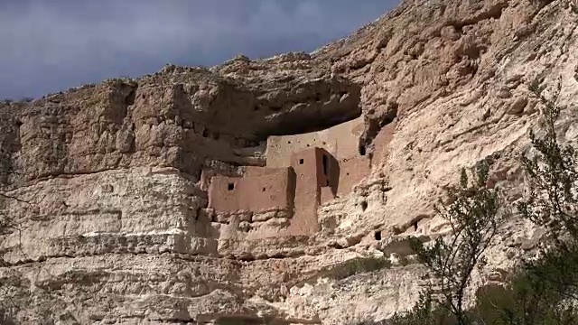 亚利桑那州蒙特祖玛城堡在悬崖放大。莫夫视频下载