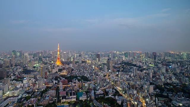 4K延时:日本东京的标志性建筑东京塔，从早到晚视频素材
