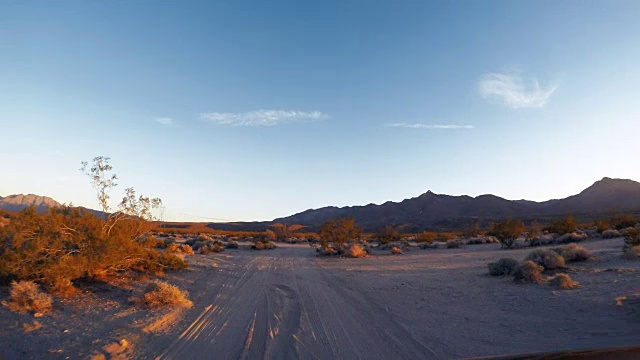 莫哈韦沙漠，国家保护-公路旅行在美国视频素材