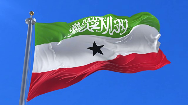 索马里兰的旗帜在蓝天中缓缓飘扬，回旋视频下载