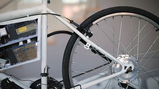 电动自行车的慢动作视频素材