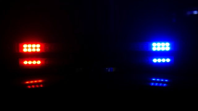 夜间警车闪烁的灯光视频下载