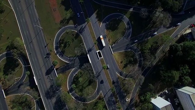 在巴西利亚十字路口的空中旋转视频素材