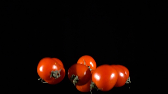 落西红柿樱桃，慢动作视频素材