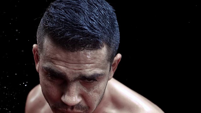 SLO MO男性拳击手被击中脸部视频素材