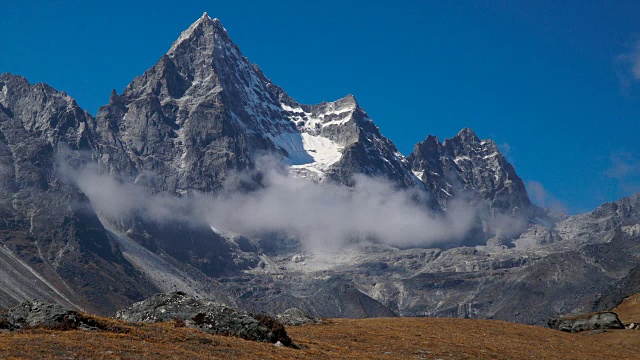喜马拉雅山上的云和山视频素材