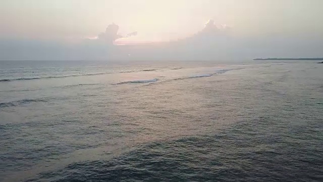 毛伊岛海岸海面上的日落视频素材