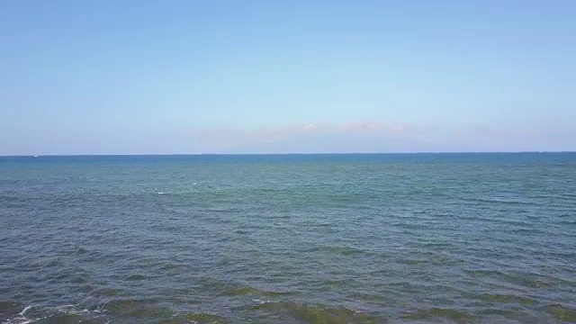 毛伊岛海岸线上湛蓝的天空视频素材