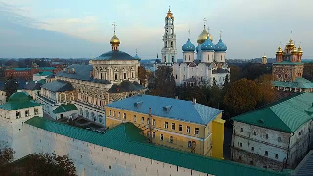 Trinity-St鸟瞰图。Sergius Lavra在Sergiev Posad报道视频下载