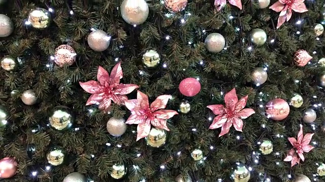 装饰装饰物装饰圣诞树视频下载