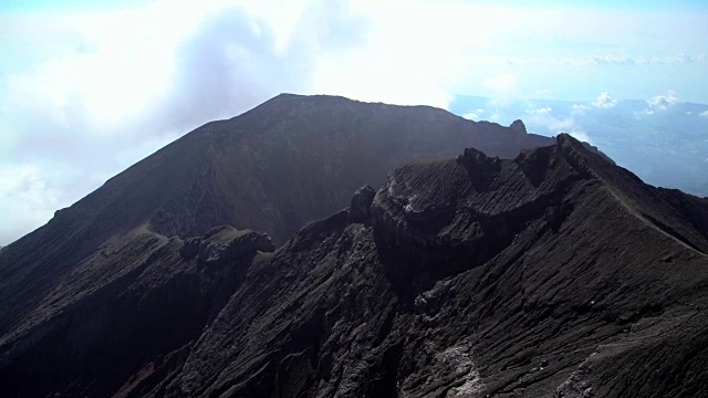 印尼巴厘岛最高火山山景城视频下载