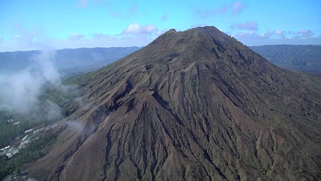鸟瞰图巴图尔山火山口火山巴厘岛视频下载