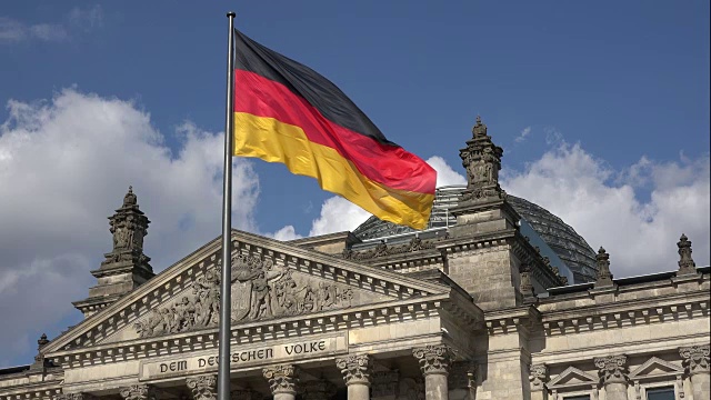 柏林Cinemagraphs，德国国旗前的国会大厦视频素材