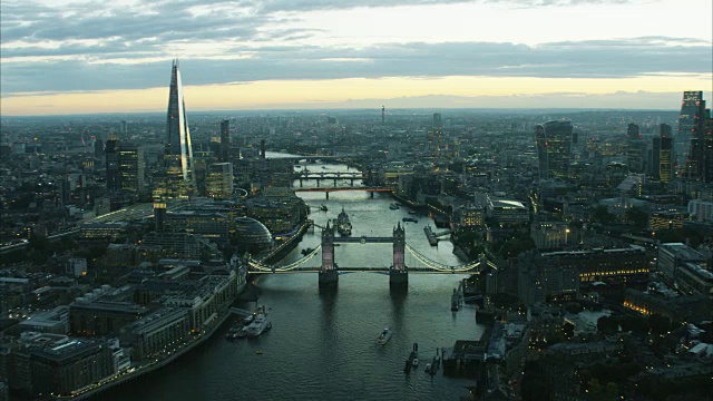 泰晤士河伦敦的空中日落视频素材