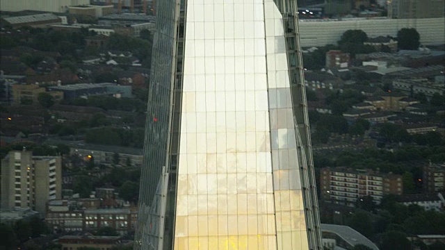 英国伦敦碎片大厦的空中日落视频下载