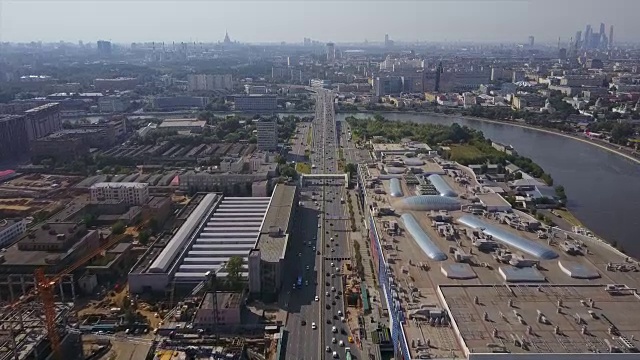 俄罗斯晴天莫斯科城市商场建设交通道路航拍全景4k视频素材