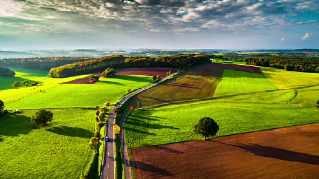 鸟瞰德国田园诗般的乡村视频素材